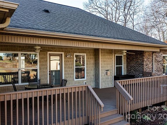 4th image of 1325 Kensington Cir