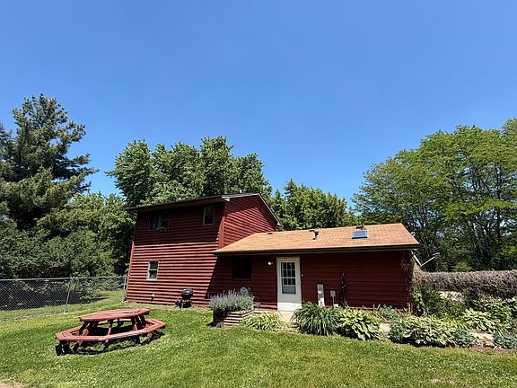 5th image of 737 Searls Rd #A