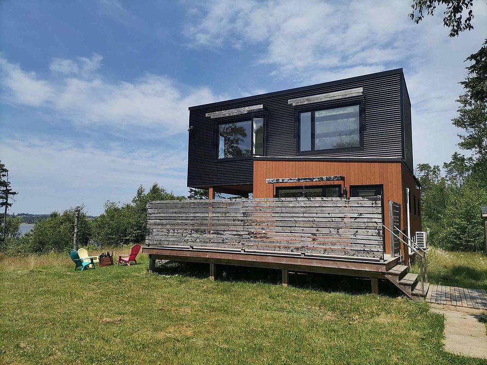 1st image of 101 Riverbank Dr