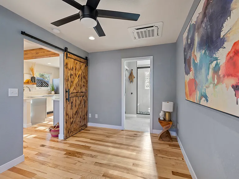 637 Stover St — Photo 12