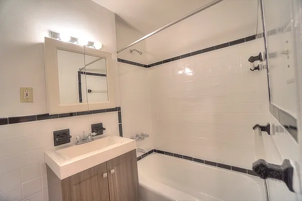 Rented by Oxford Property Group | media 3