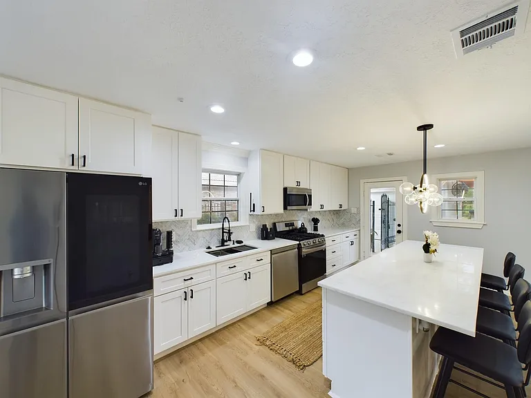 7702 Antoine Dr — Photo 15