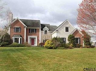 19 Columbine Dr, Glenmont, NY 12077