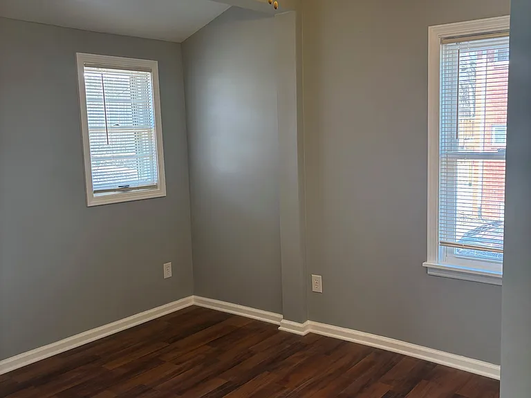1008 N 48th Ave — Photo 10