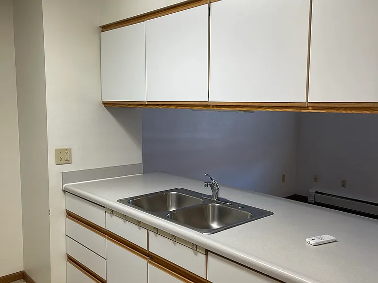 429 S Van Buren St #5 — Photo 3
