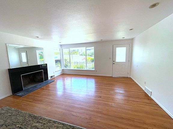 3rd image of 1823 100th Ave NE