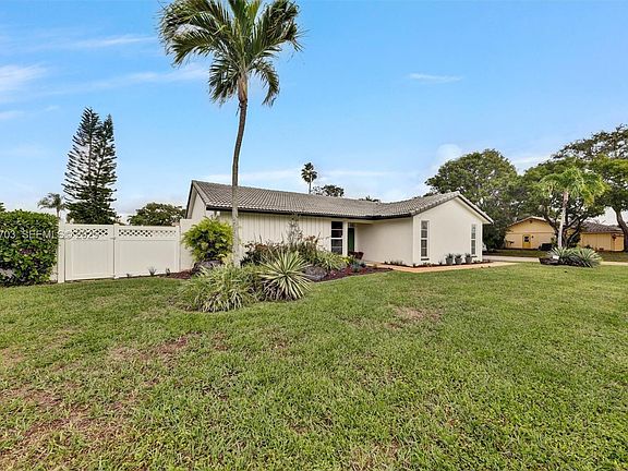 3rd image of 8519 Ramblewood Dr