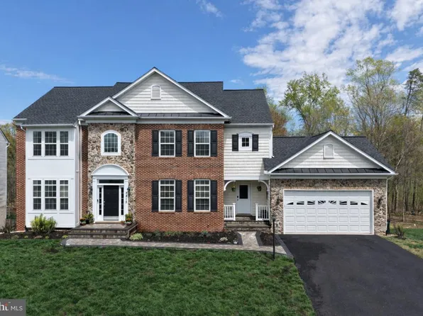 8315 Shimmering Rock Rd, Gainesville, VA 20155