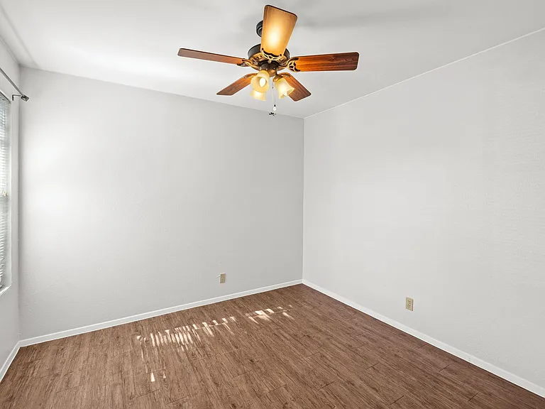 9807 Hundred Oaks Cir #B — Photo 21