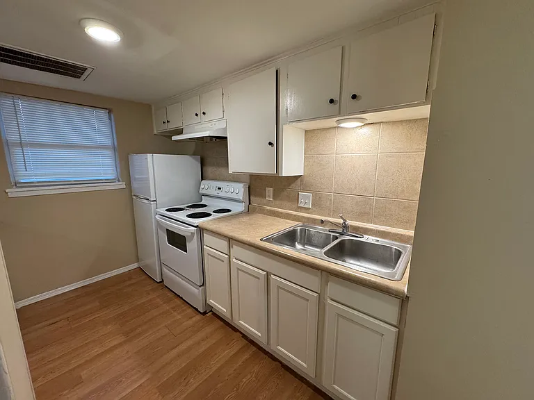 1034 W Village Ct #C — Photo 9