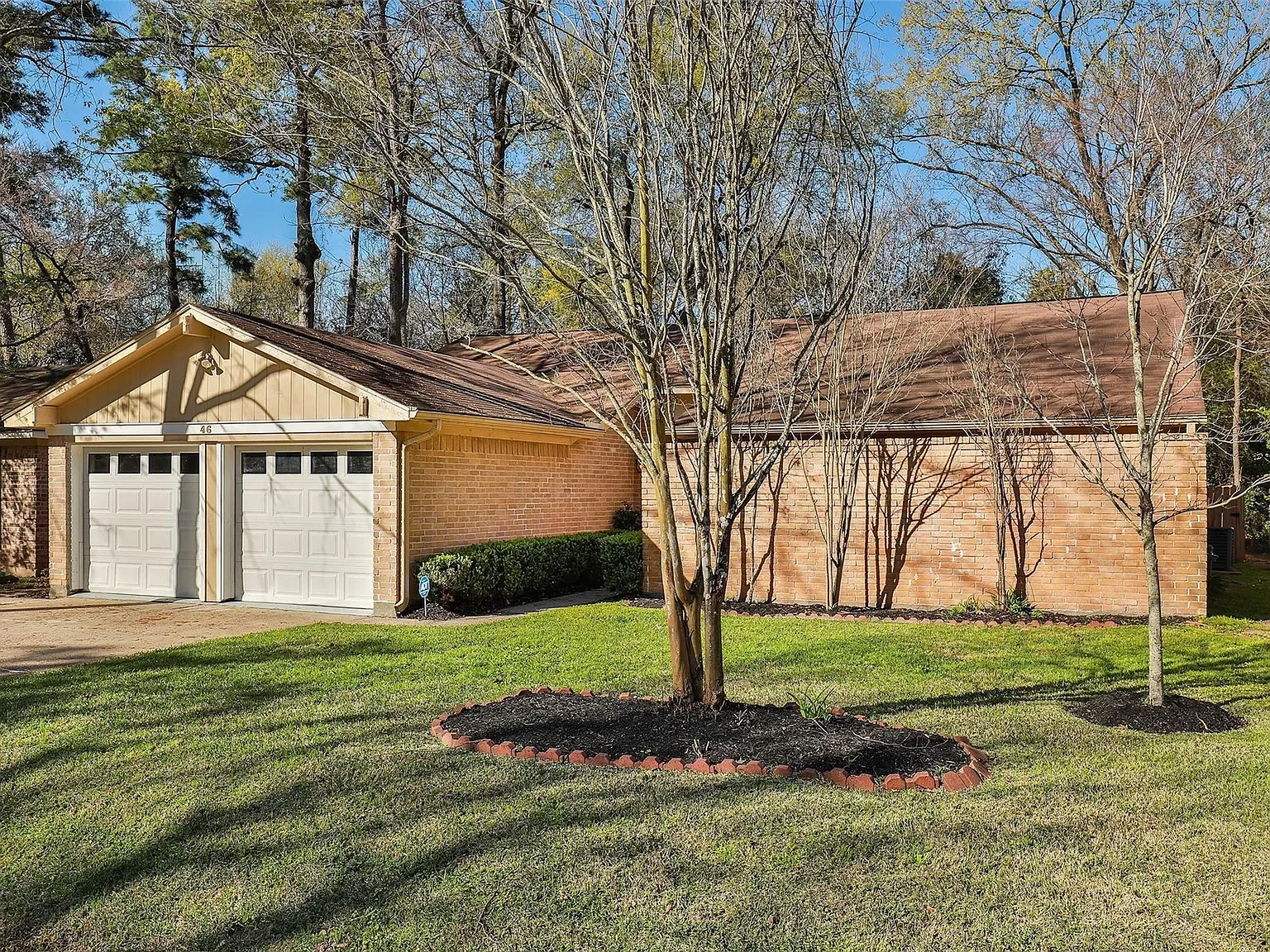 3 bed, 2.0 bath, 1762 sqft, $2,200 — Photo 2