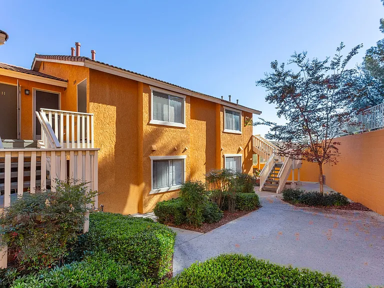 Tuscany Hills Apartments — Photo 8