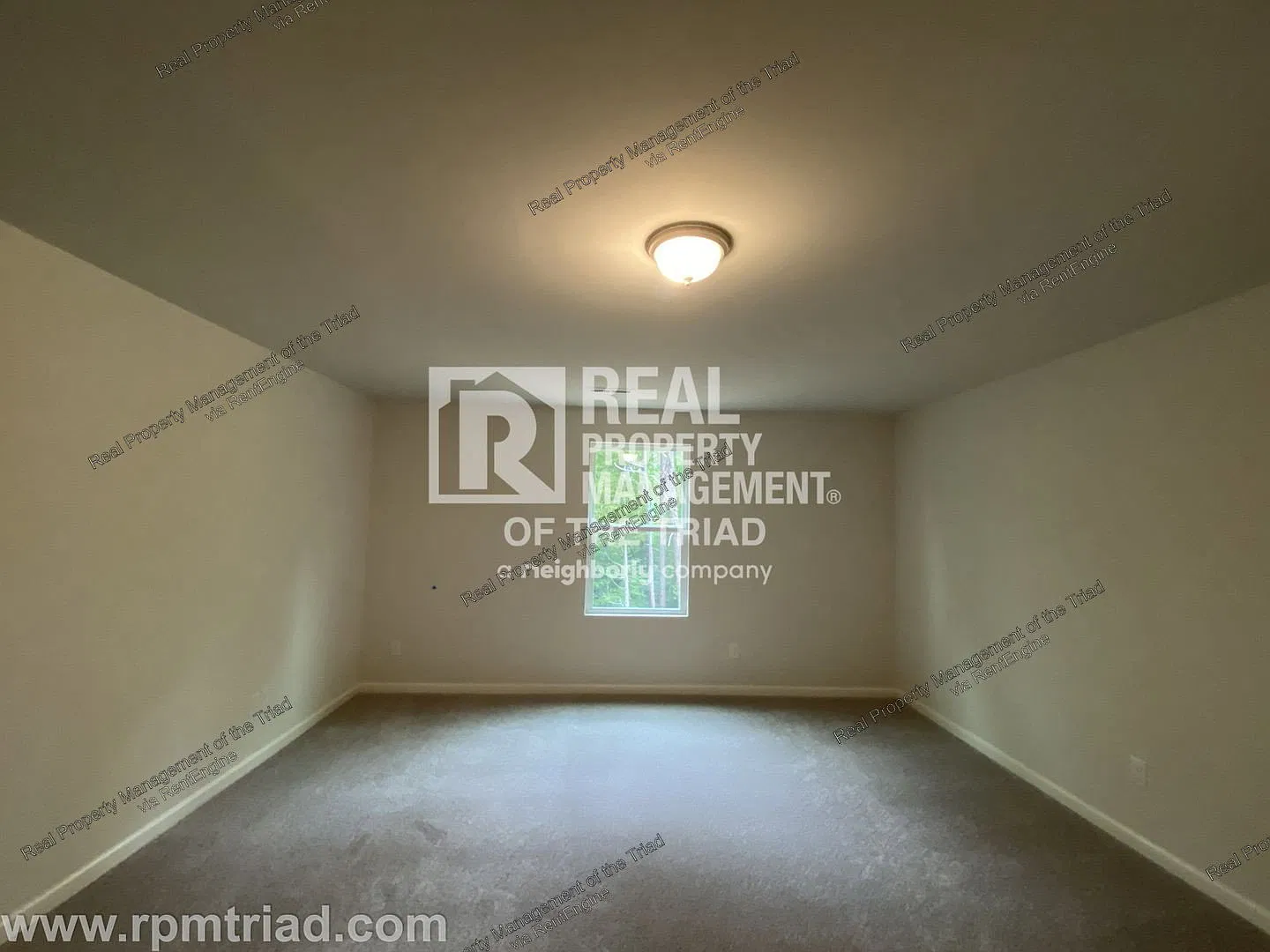 4 bed, 2.5 bath, 2040 sqft, $1,895 — Photo 4