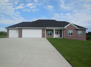 2047 Timber Ridge Dr SE, Dyersville, IA 52040