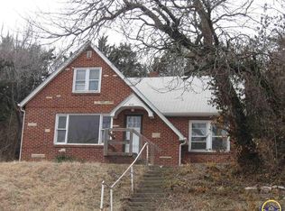 414 Summit Ave, Manhattan, KS 66502