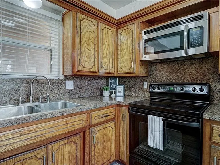 1116 Saint George Ave — Photo 11