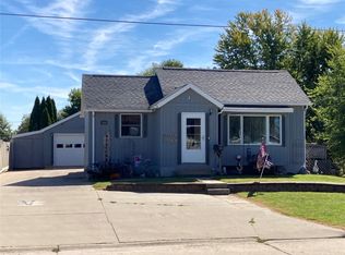 106 N 8th Ave, Vinton, IA 52349