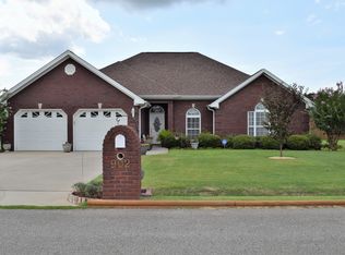 902 Hook St, Tuscumbia, AL 35674