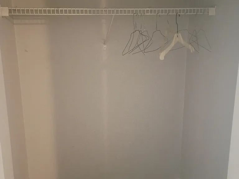 906 Colonial Dr — Photo 7