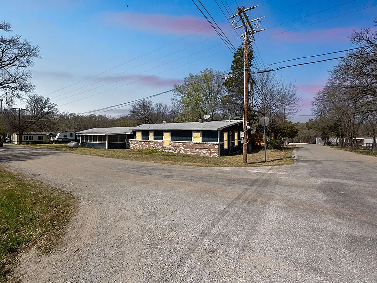 229 Sherman Dr — Photo 1