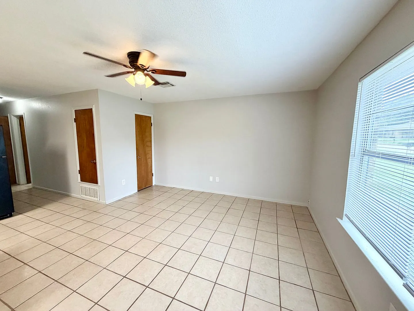 Move-In Special $500 Off 1st Month's Rent | 2BR Duplex | Private Yard | Pets Welcome — Photo 3