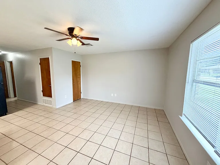 3447 Pewitt Dr — Photo 3