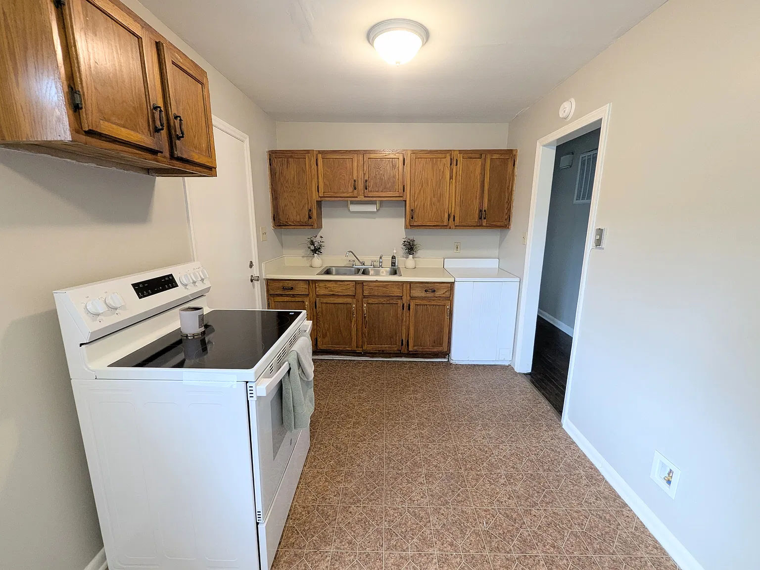 3 bed, $1,100 — Photo 3