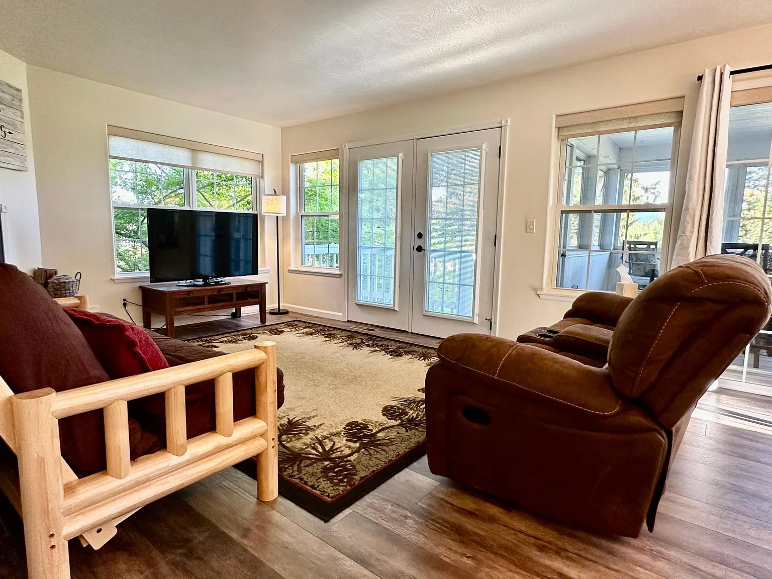 3 bed, 1700 sqft, $2,500 — Photo 2