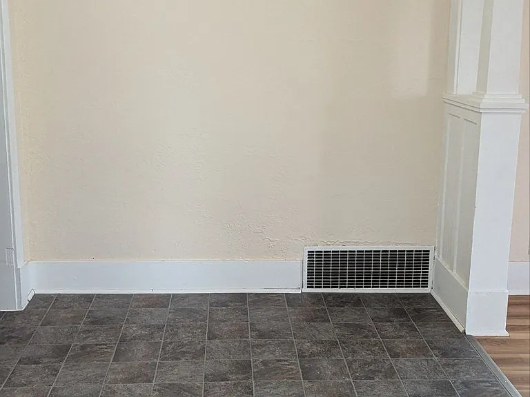 705 W Charles St — Photo 8