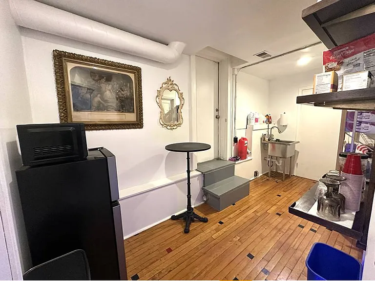 706 W Pennway St #A — Photo 10
