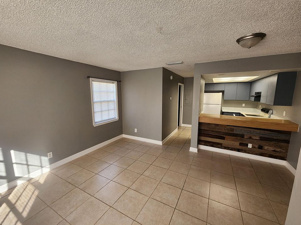 1st image of 3055 Sir Hamilton Cir #7