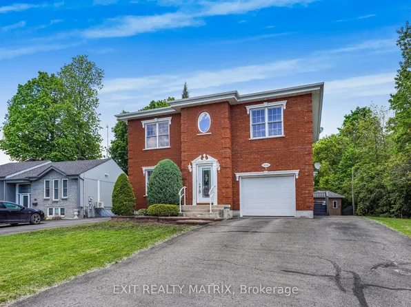 1045 Sidney St, Hawkesbury, ON K6A 3N2