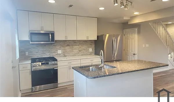 2800 W Garrison Ave