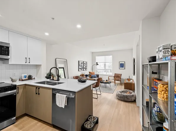 KOVO, 1131 Lawrence Ave, Kelowna, BC V1Y 6L9