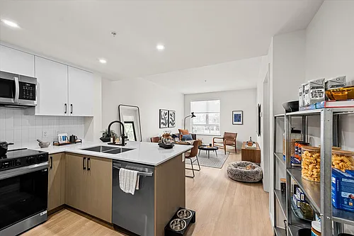 1131 Lawrence Ave Photo 1