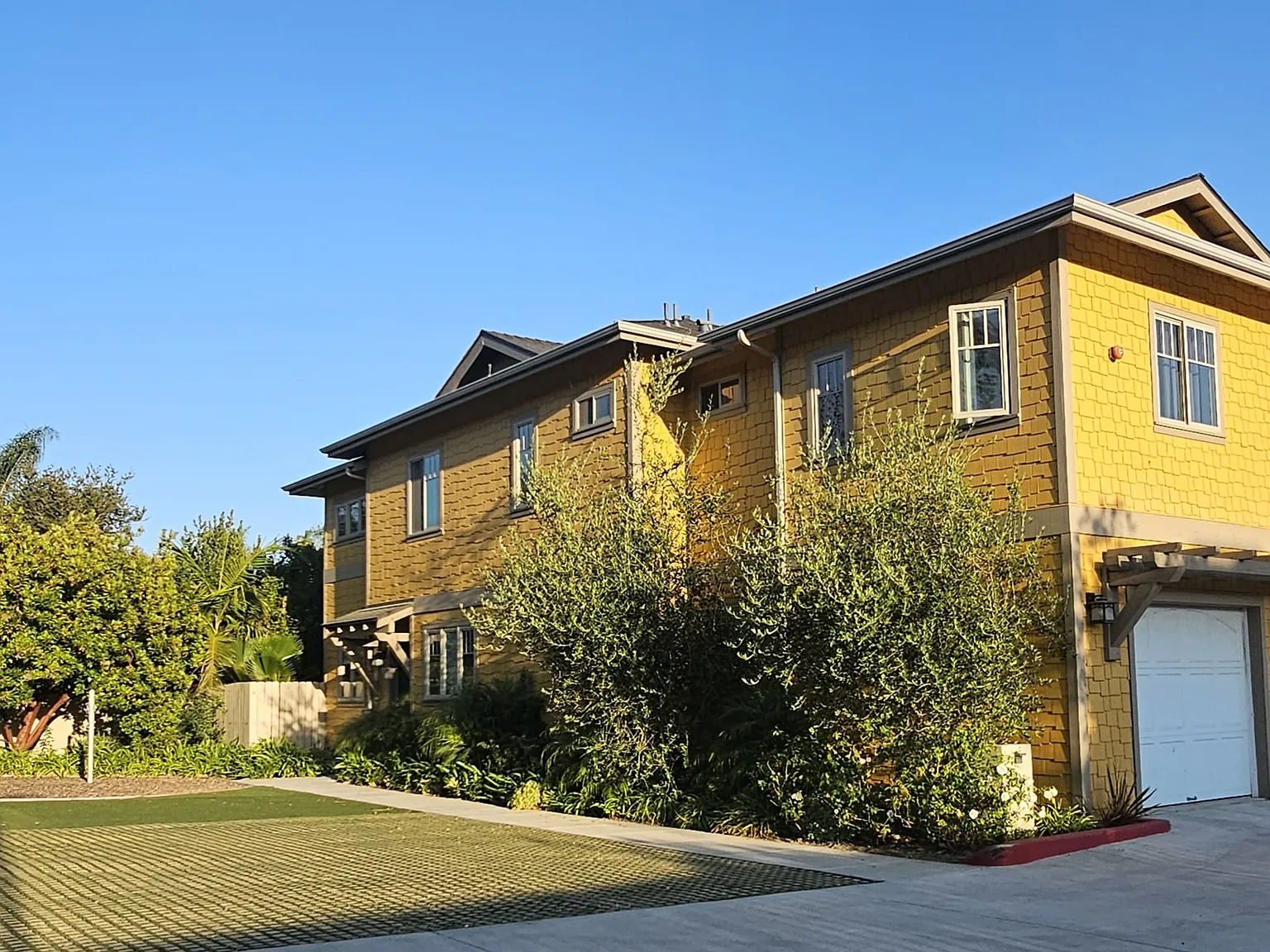 3 bed, 1478 sqft, $5,900 — Photo 1