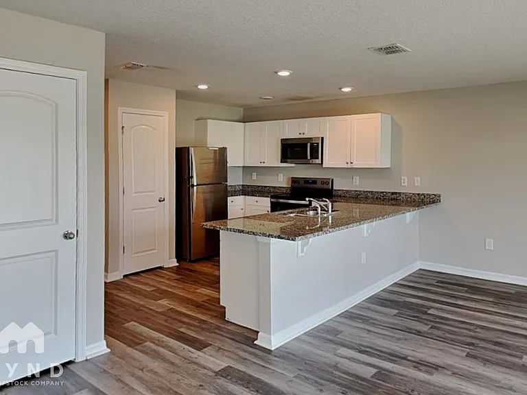 320 Daffodil Ln — Photo 5