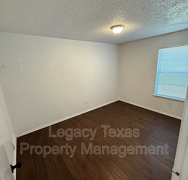 1715 Short St #D — Photo 18