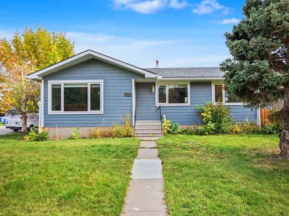 2202 35th St SE, Calgary, AB T2B 0X1