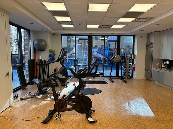4th image of 422 E 72nd St APT 3G