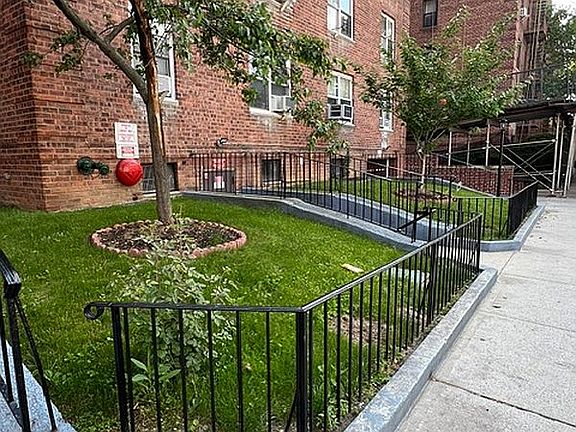 3rd image of 64-74 Saunders St #4-B