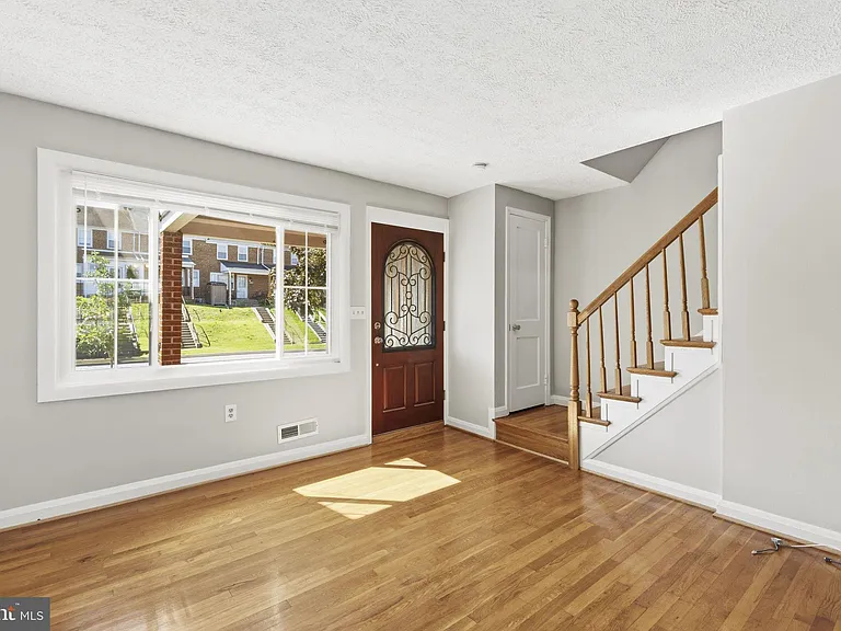7124 Gough St — Photo 4