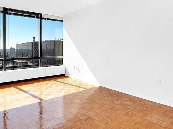 4th image of 420 E 61st St APT 29D