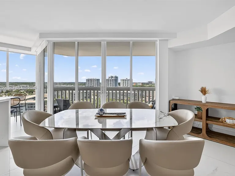 1000 Island Blvd #1410 — Photo 8