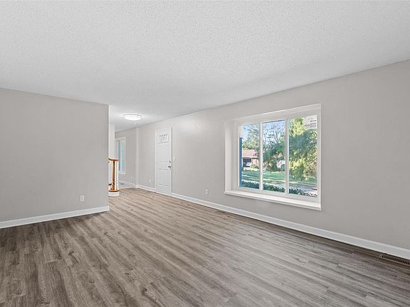 4th image of 497 Baywillow Dr