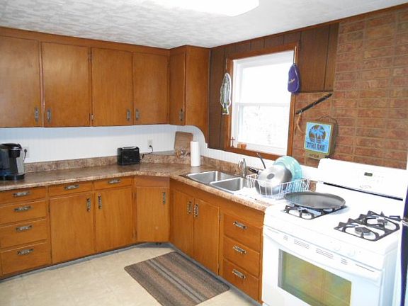 2nd image of 190 S 6th Ave