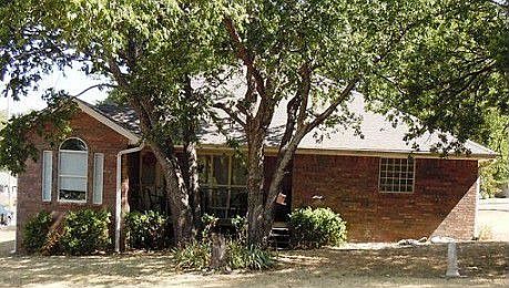 1st image of 705 W Chickasha Ave