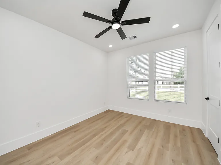 23851 Creekwood Dr — Photo 42