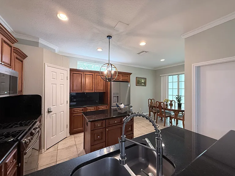 5016 Bridgeway Ln — Photo 5