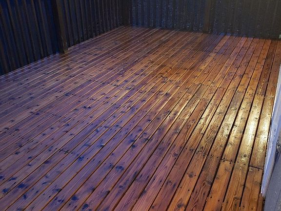 beautiful new cedar deck...